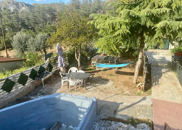 20 Mins From City Centre, Rural House