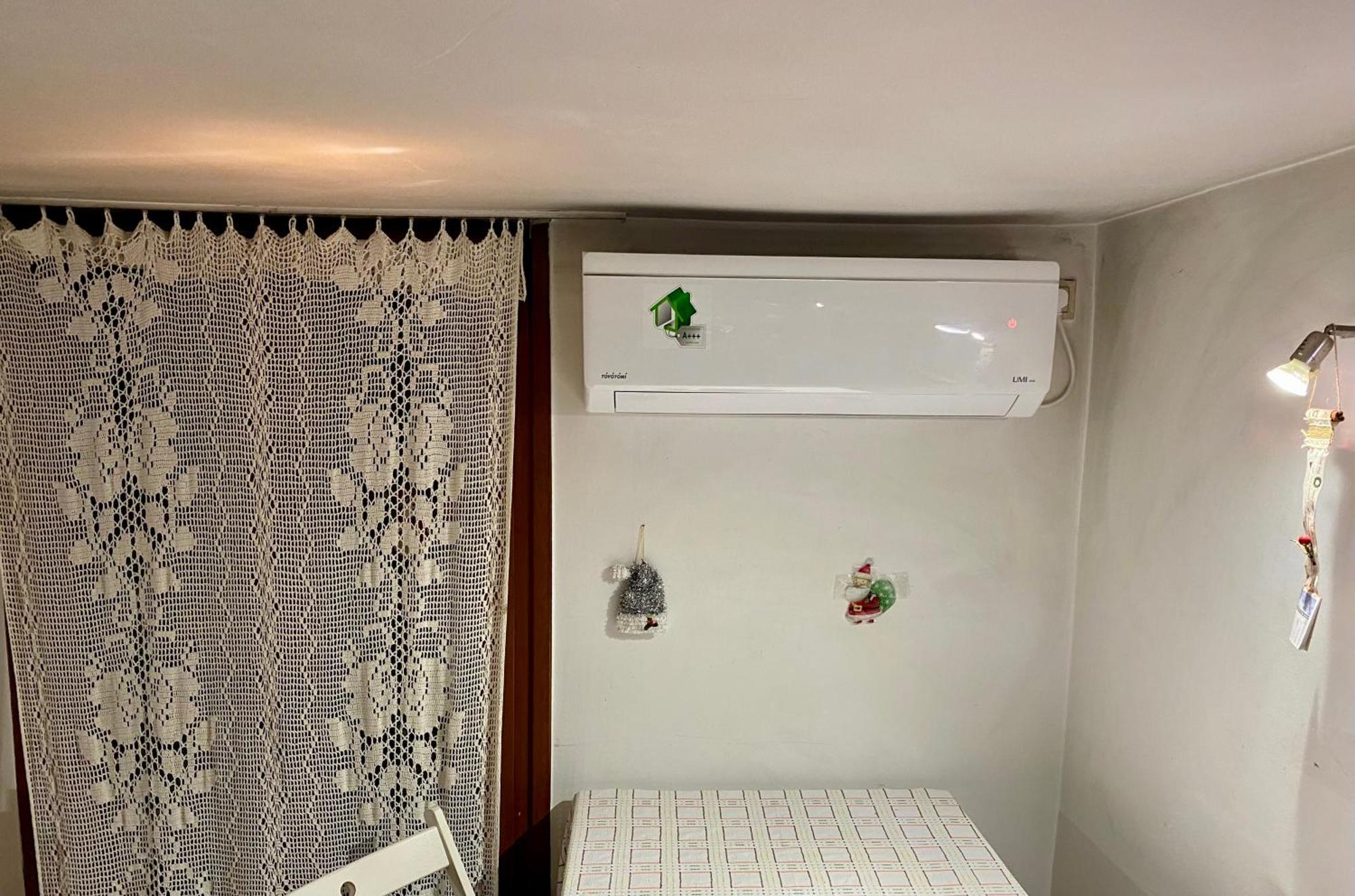 20 Mins From Centre, Rural House *