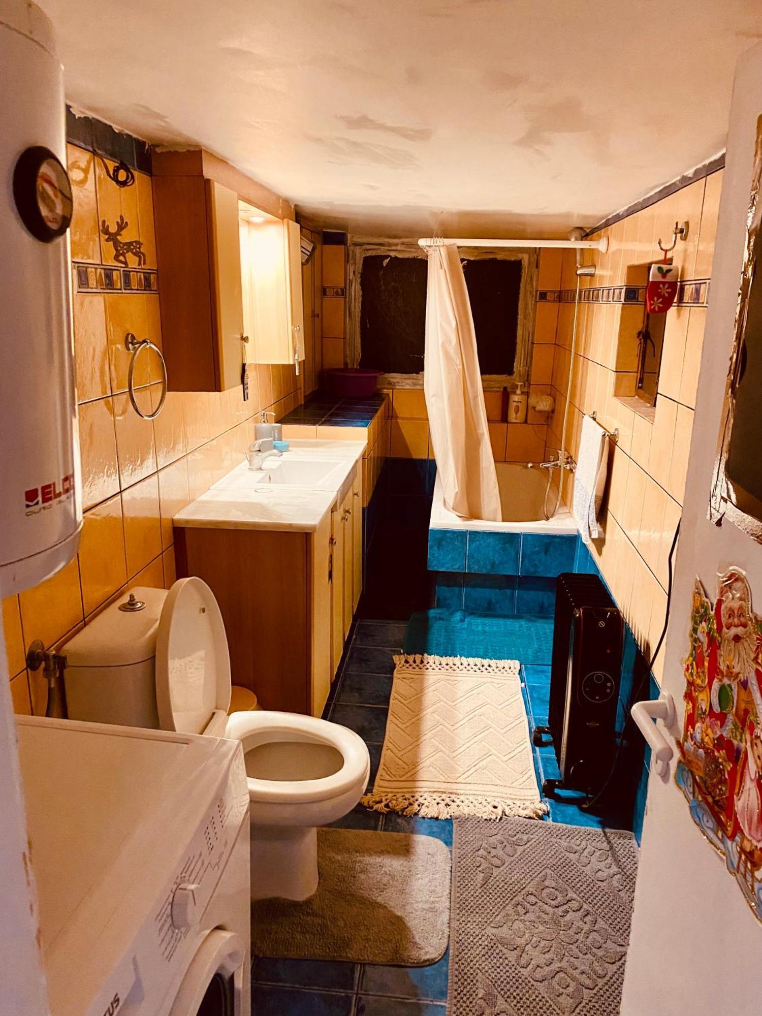 Holiday home 20 Mins From Centre, Rural House