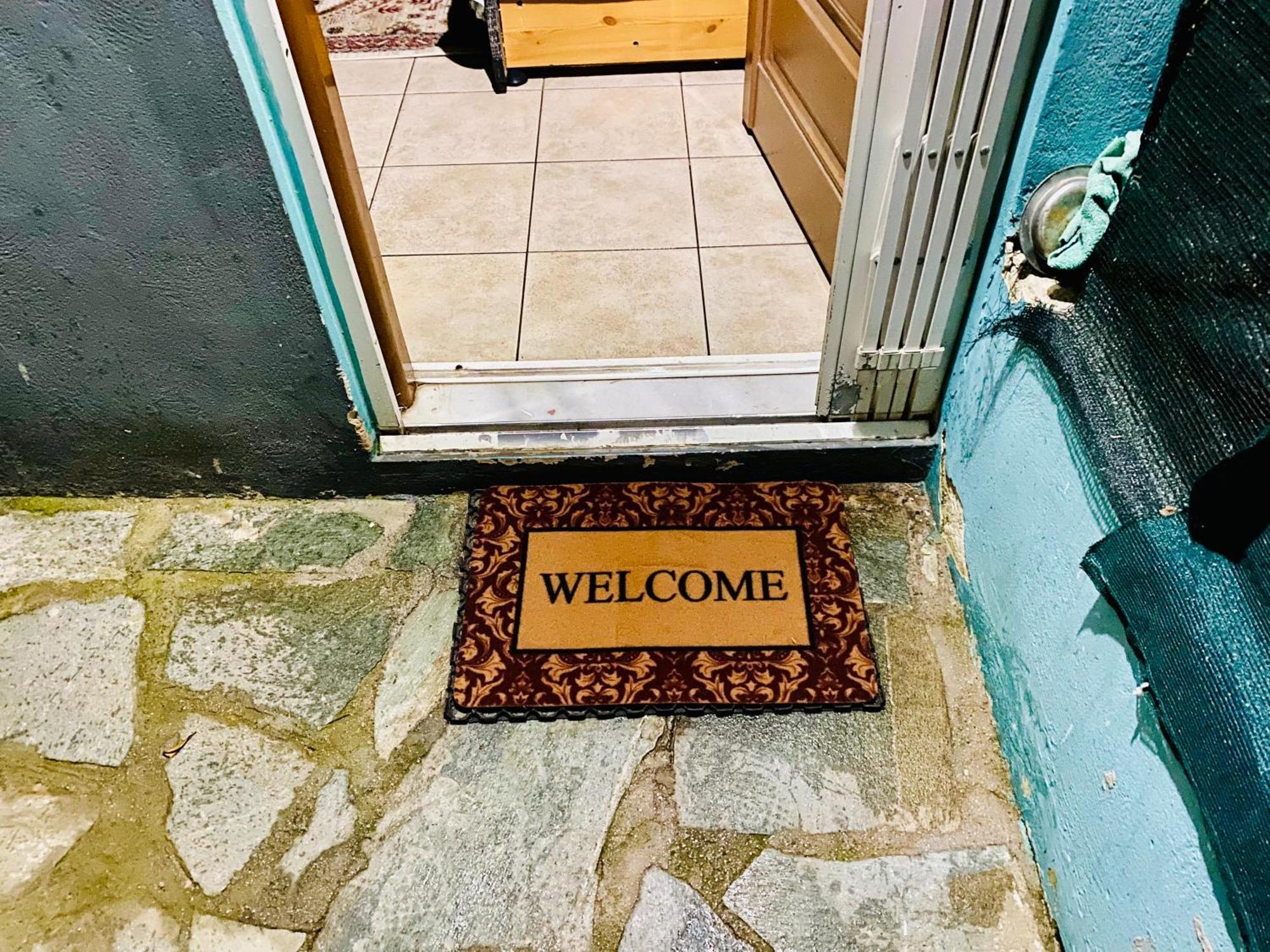 20 Mins From Centre, Rural House בית נופש *